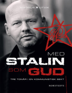 Med Stalin som Gud tre tonar i en kommunistisk sekt Utvik Magnus Kitap Kapağı