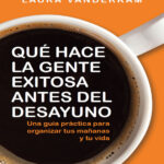 Que hace la gente exitosa antes del desayuno Spanish Edition Laura Vanderkam Kitap Kapağı