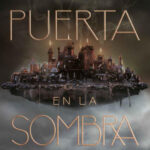 Una puerta en la sombra Spanish Edition Scott reintgen Kitap Kapağı