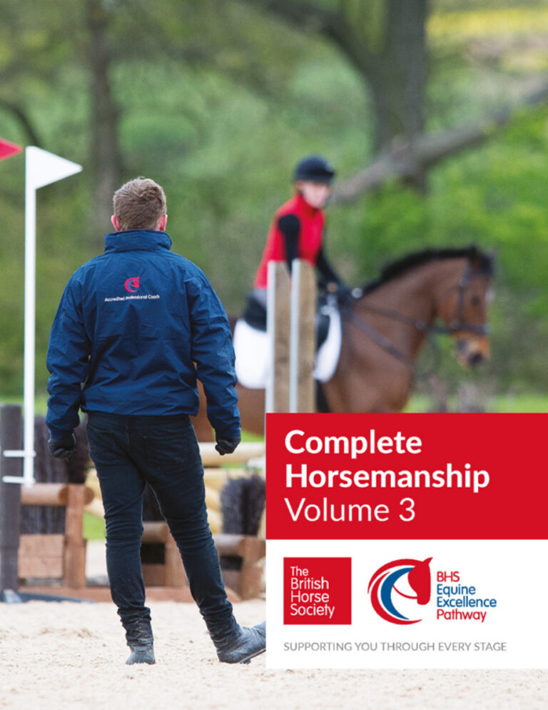BHS Complete Horsemanship Volume 3 British Horse Society Kitap Kapağı