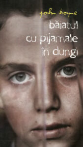 Baiatul cu pijamale in dungi Romanian Edition John Boyne Kitap Kapağı