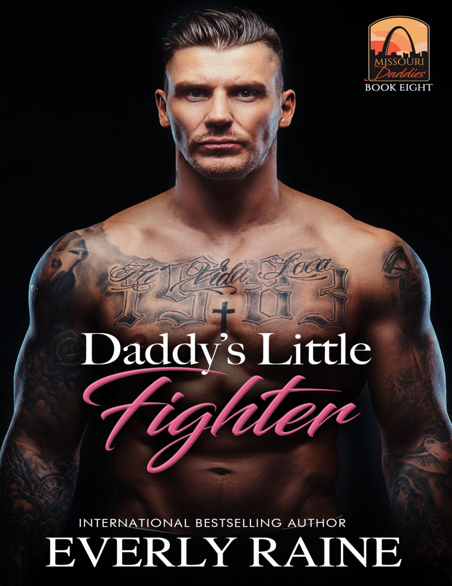 Daddys little fighter everly raine Kitap Kapağı