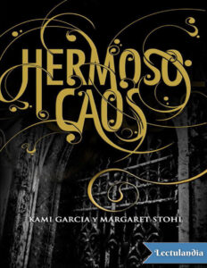 Hermoso Caos Spanish Edition Kami Garcia y Margaret Stohl Kitap Kapağı
