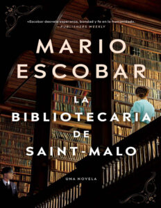 The Librarian of Saint Malo La bibliotecaria de Saint Malo Spanish Edition Mario Escobar Kitap Kapağı