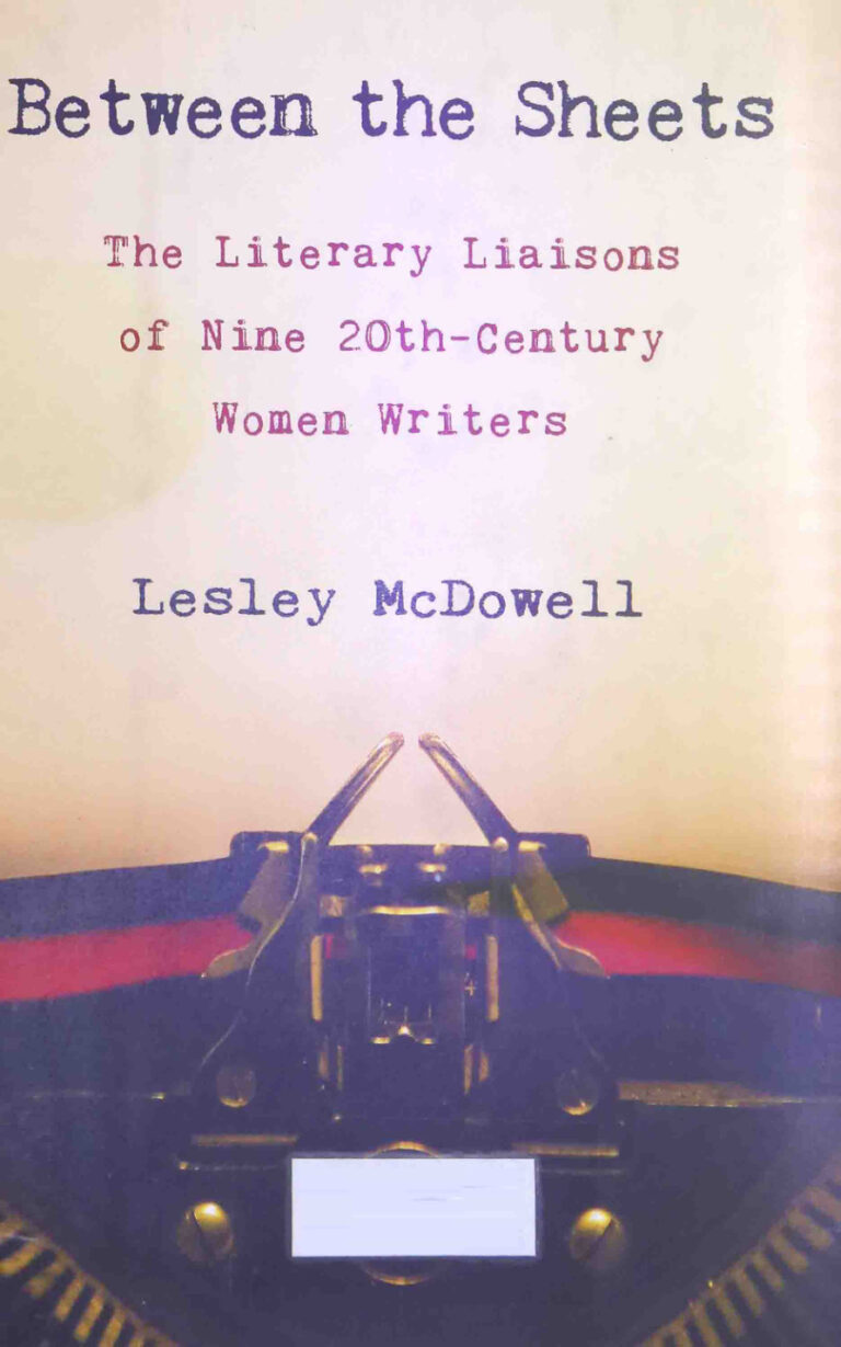 Between the Sheets Lesley McDpwenn Kitap Kapağı