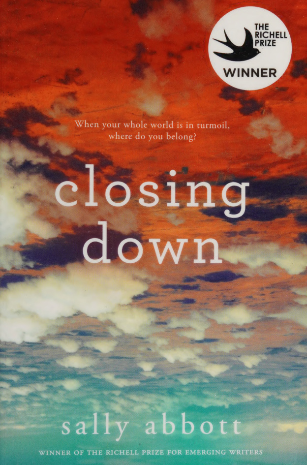 Closing Down Sally Abbott Kitap Kapağı