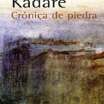 Cronica de piedra Ismail Kadare Kitap Kapağı