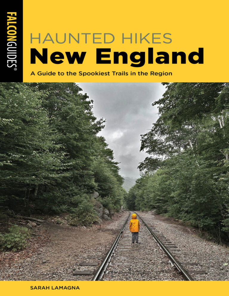 Haunted Hikes New England Sarah Lamagna Kitap Kapağı