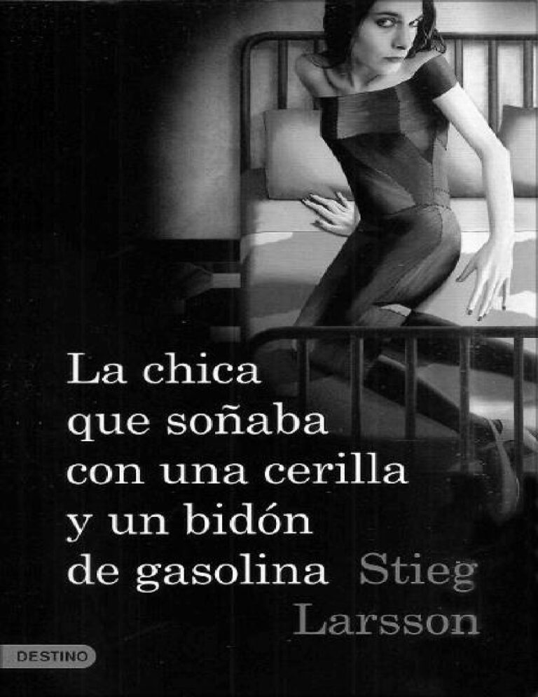 La chica que sonaba con una cerilla y un bidon de gasolina Spanish Stieg Larsson Kitap Kapağı
