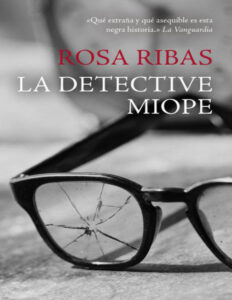 La detective miope Spanish Ribas Rosa Kitap Kapağı