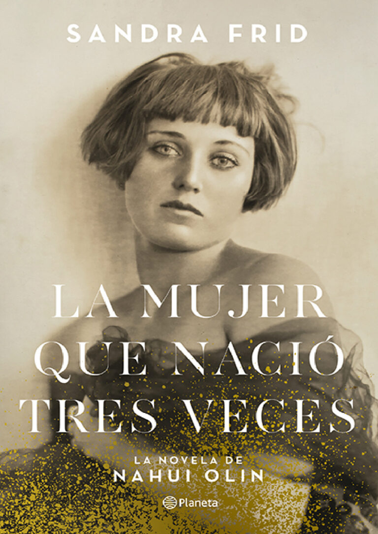 La mujer que nacio tres veces Sandra Frid Kitap Kapağı
