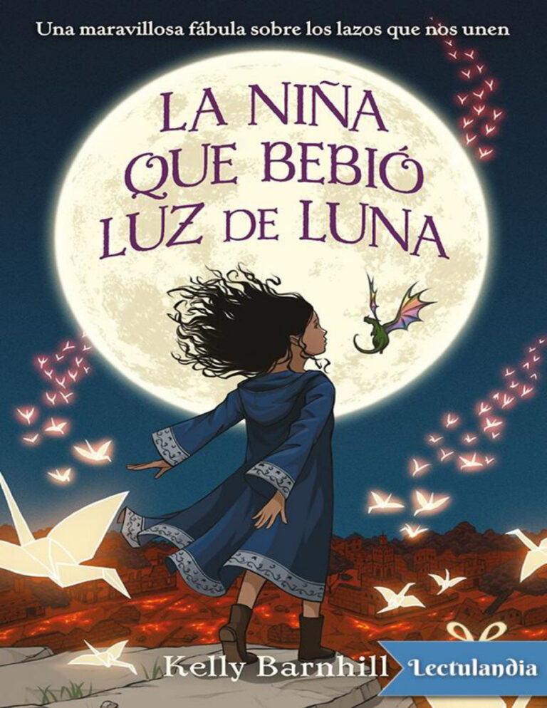 La nina que bebio luz de luna Spanish Edition Kelly Barnhill Kitap Kapağı