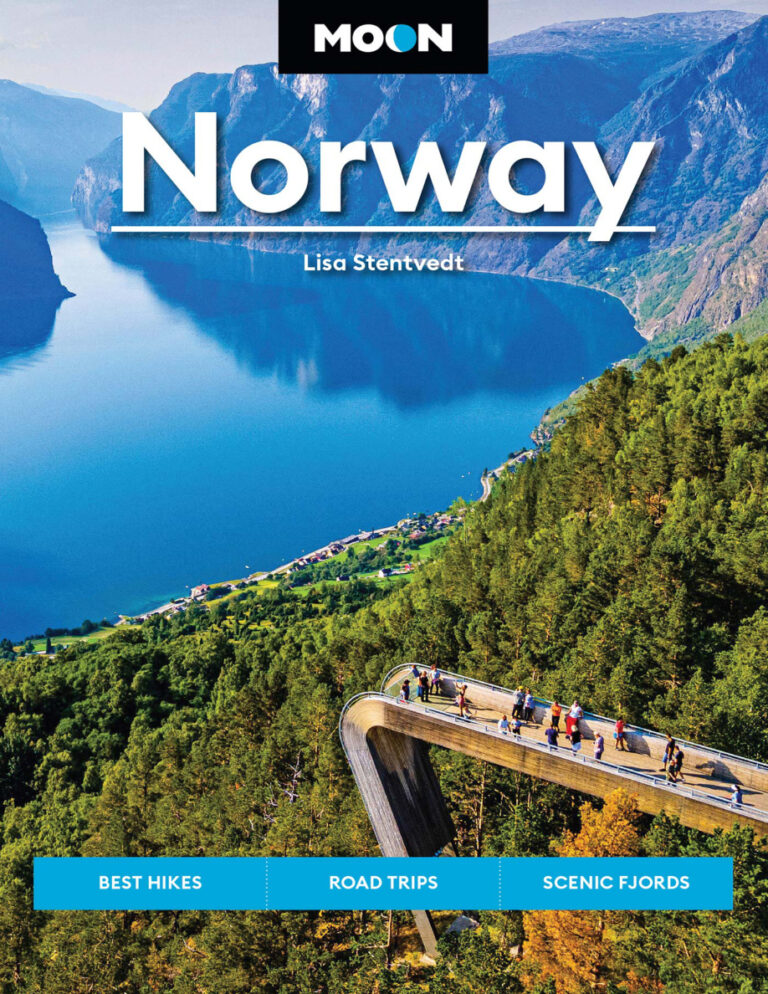 Moon Norway Lisa Stentvedt Kitap Kapağı