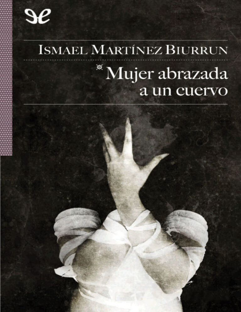 Mujer abrazada a un cuervo Ismael Martinez Biurrun Kitap Kapağı