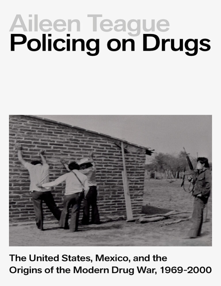 Policing on Drugs Aileen Teague Kitap Kapağı