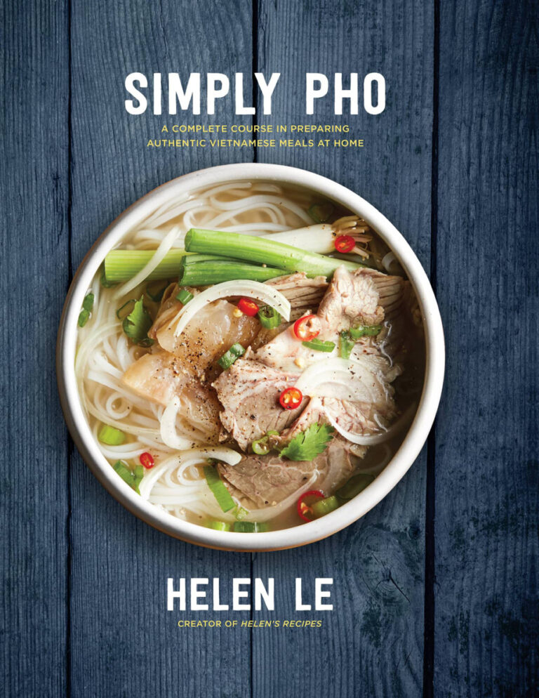 Simply Pho Helen Le Kitap Kapağı