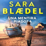 Una mentira piadosa Spanish Edition Sara Blaedel Kitap Kapağı
