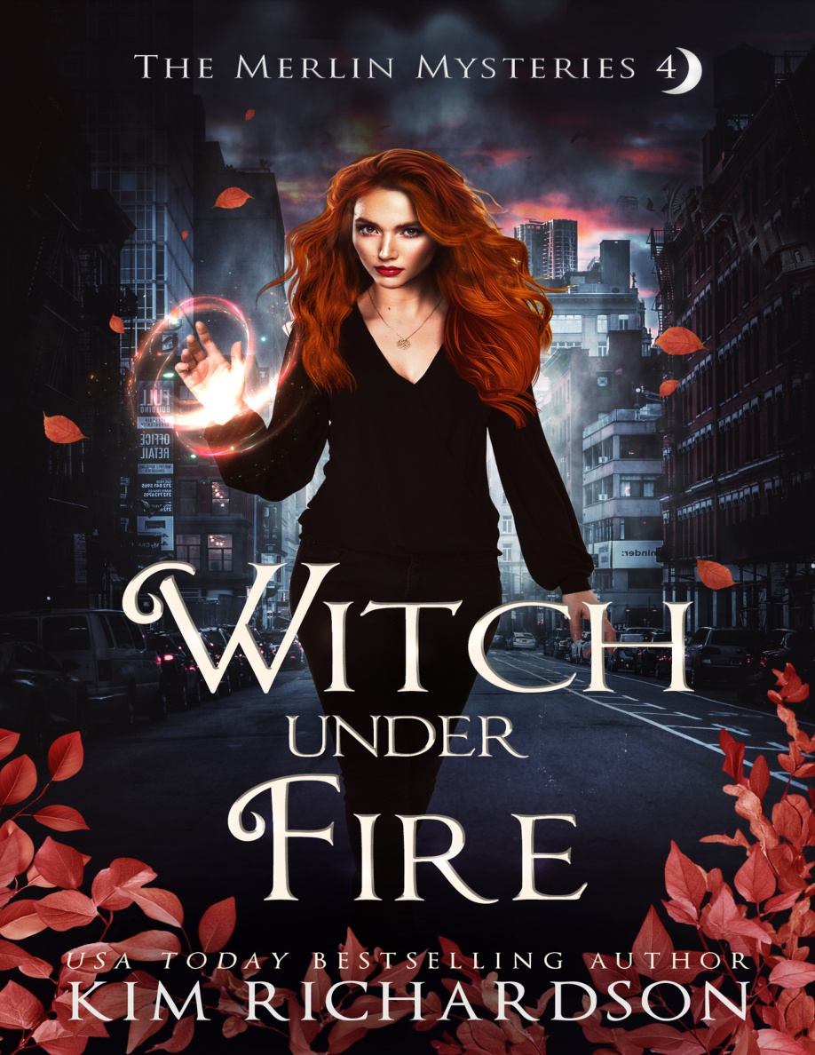 Witch under Fire Kim Richardson Kitap Kapağı