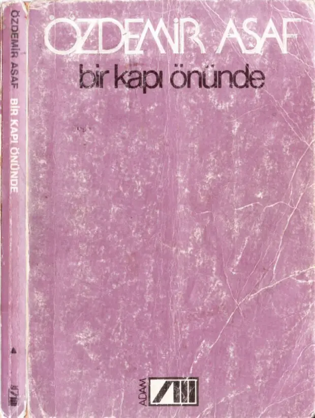Bir Kapı Önünde PDF – Özdemir Asaf